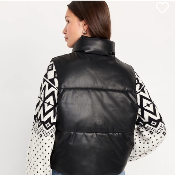 Old Navy Women's Black Puffer Vest - Picture 10 of 10
